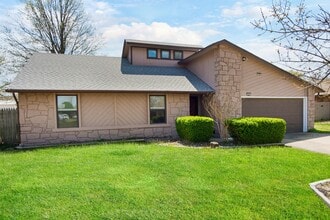 Building Photo - 2842 115th St