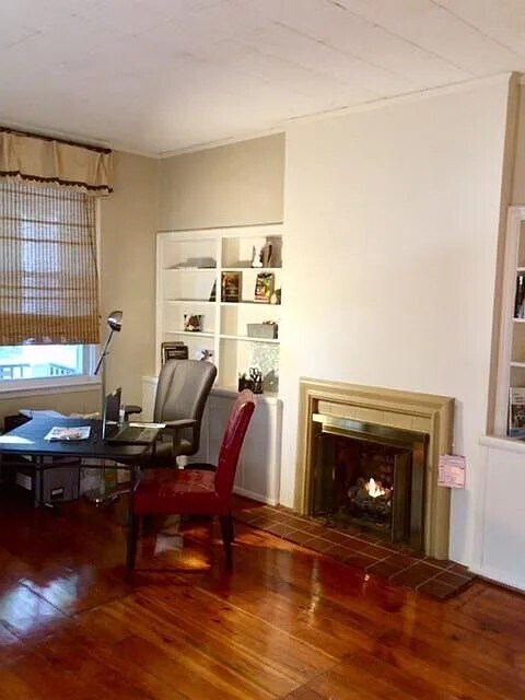 Office with gas fireplace - 1026 Paradrome St