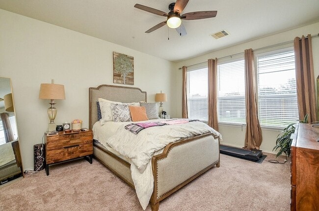 Building Photo - 9422 Herons Grove Ln