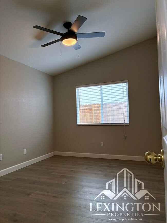 Building Photo - Updated 3 Bedroom, 2 Bathroom, Single-Story Home in Antelope!