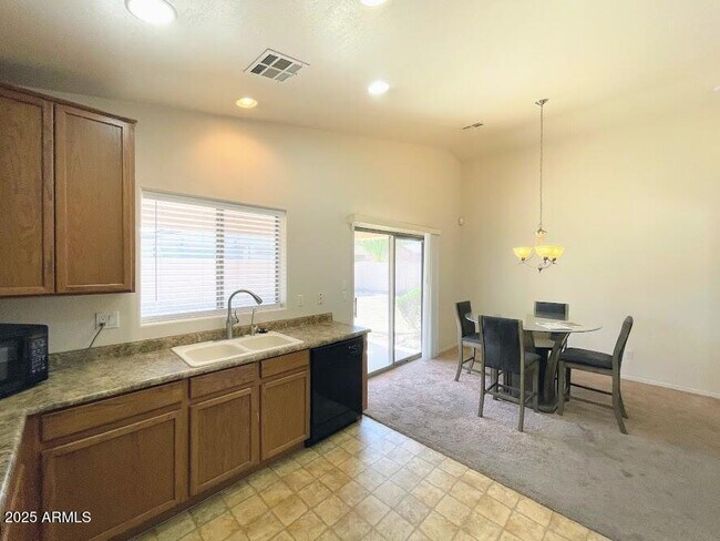 Building Photo - 44147 W Snow Dr