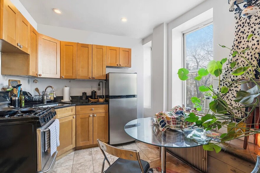 Building Photo - 50 Horatio St