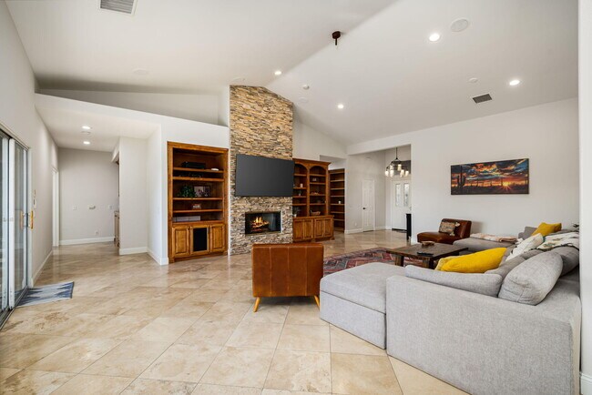 Building Photo - 45168 Coeur Dalene Dr