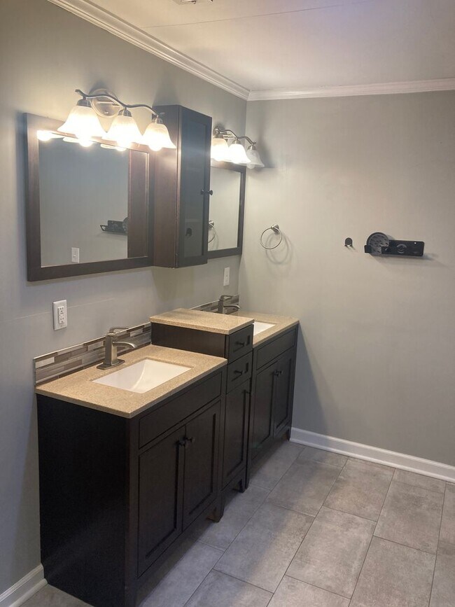 Building Photo - Great 2 Bed 2 Bath Home in East Nashville!