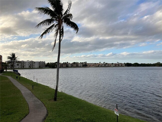 Building Photo - 15405 Miami Lakeway N