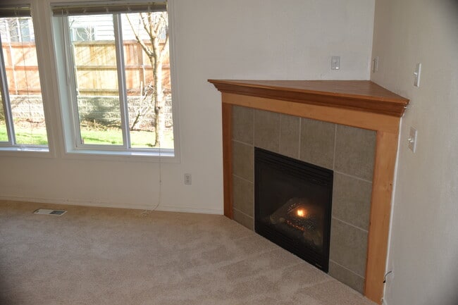 Building Photo - 6321 NE 59th Ct