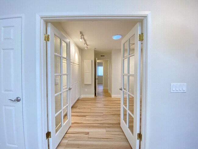 Building Photo - 2620 El Aguila Ln