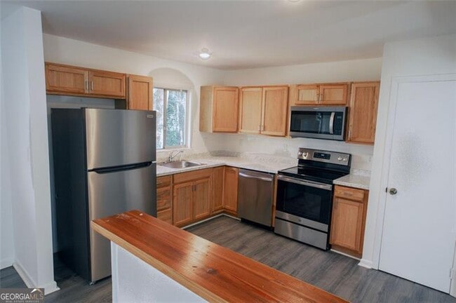 Building Photo - 2879 Tiffany Dr SW