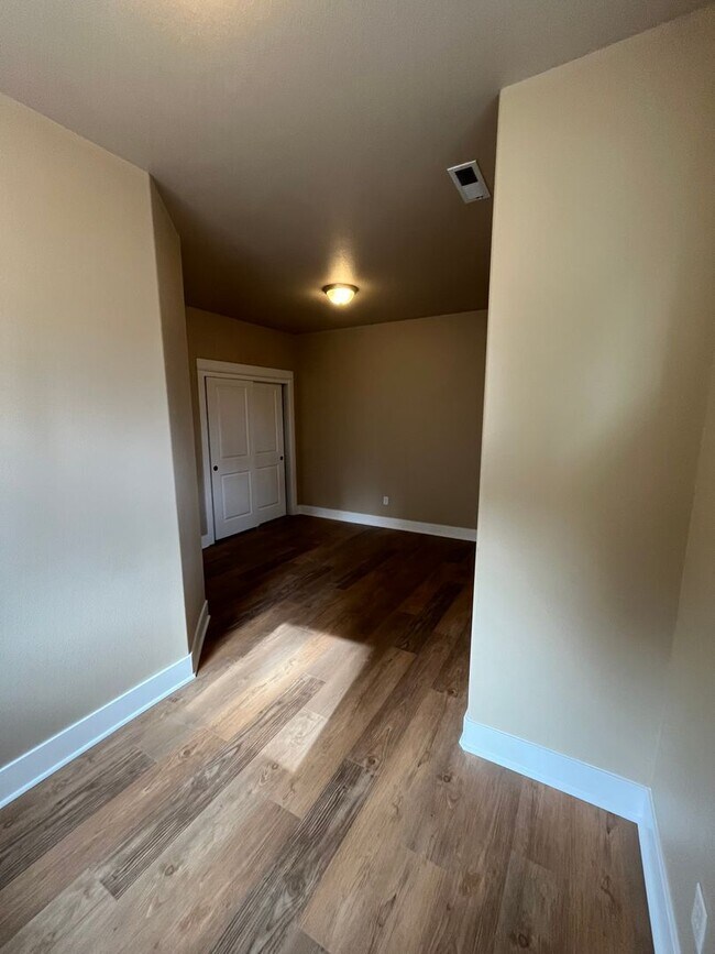 Building Photo - Beautiful 3-bdr with double car garage in desirable Timber Creek Community!