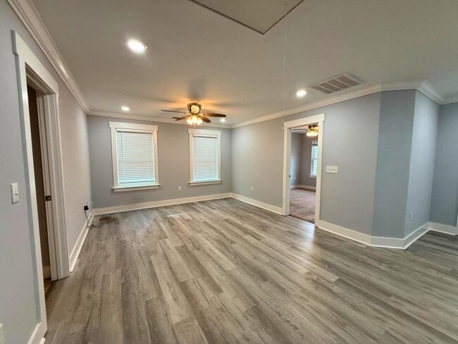 Building Photo - 6810 City View Dr