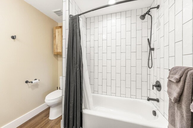 Building Photo - Hillside Hideaway in Historic Virginia Cit...