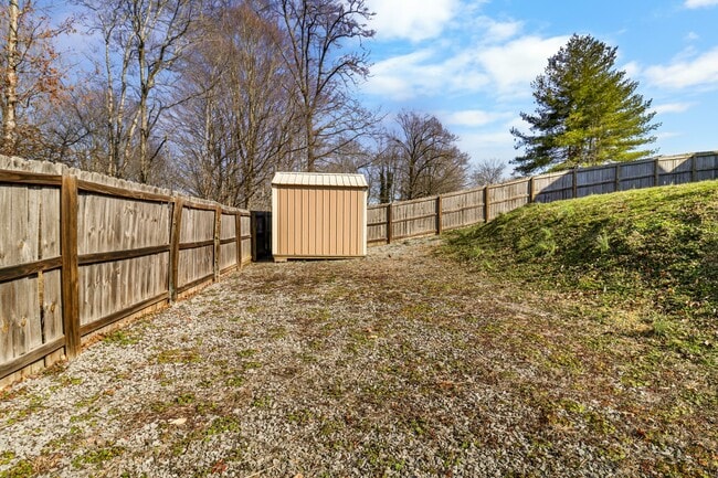 Building Photo - 1061 Fuji Ln