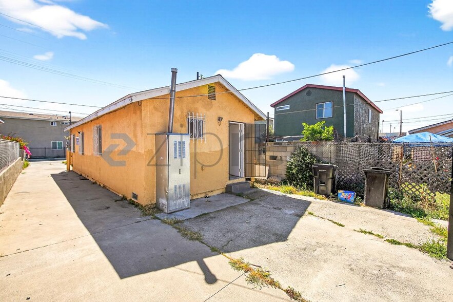 Building Photo - 1737 E 108th St