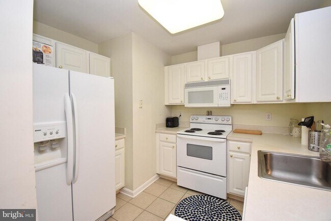 Building Photo - 23 Pierside Dr