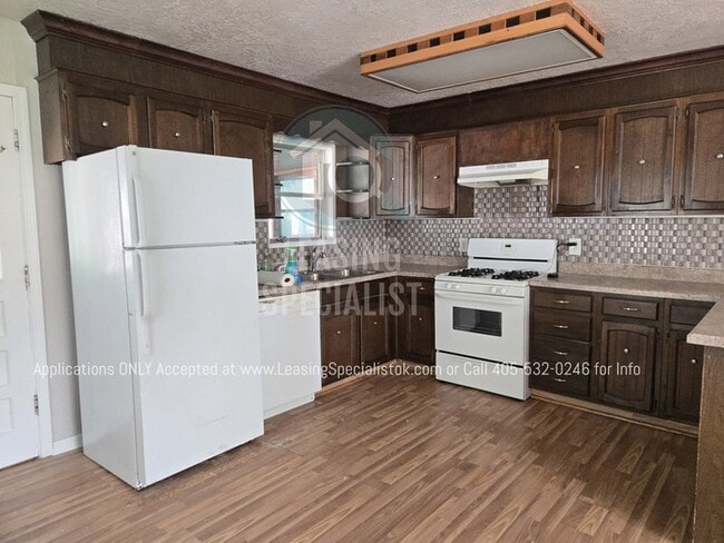 Building Photo - Charming Del City 4 Bed 2 bath!