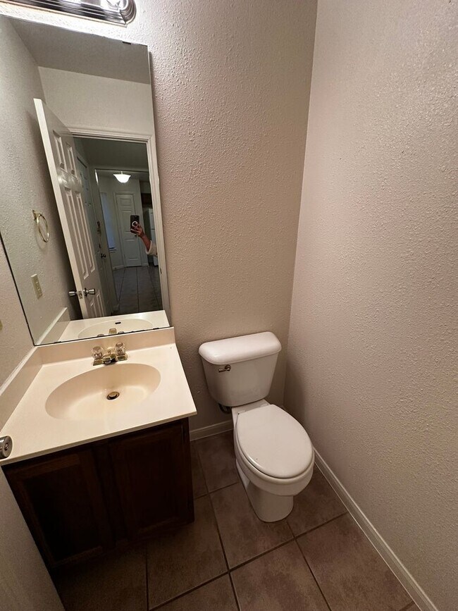 Building Photo - D.Schrager Properties3 (7213 Oak Meadow Dr)