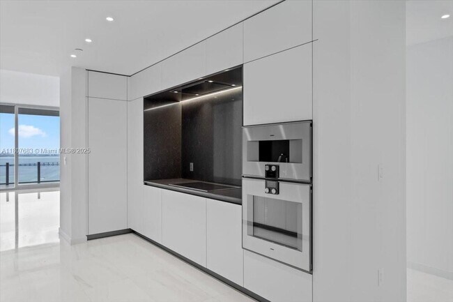Building Photo - 300 Biscayne Blvd Way