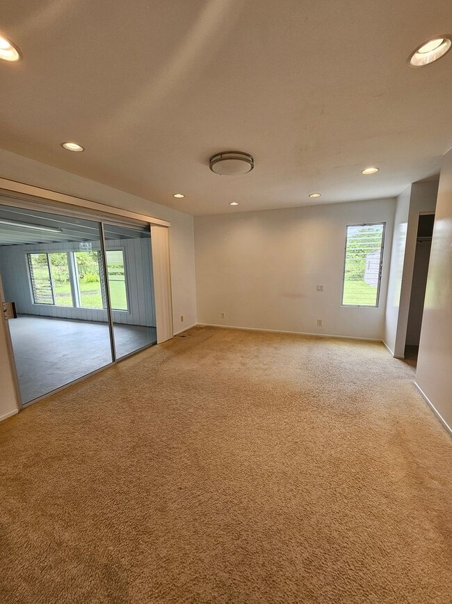 Building Photo - Beautiful 4 Bedroom 2 Bath House