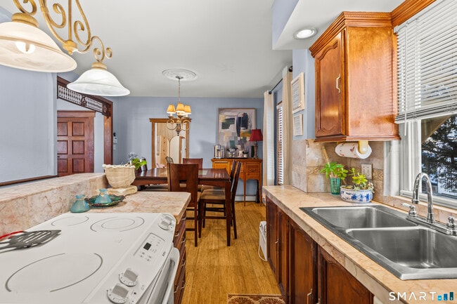 Building Photo - 94 Neptune Ave