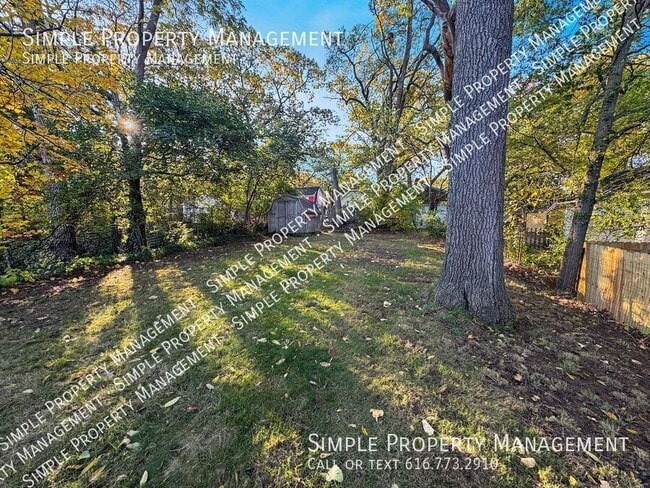 Building Photo - 1246 Dickinson St SE