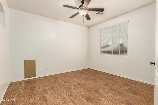 Building Photo - 9228 W Black Hill Rd