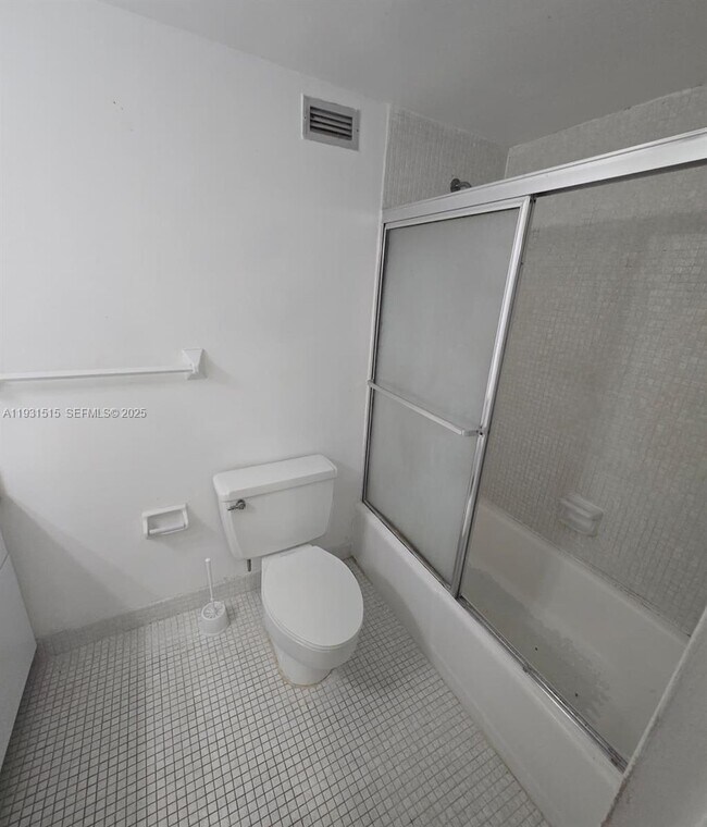 Building Photo - 2899 Collins Ave