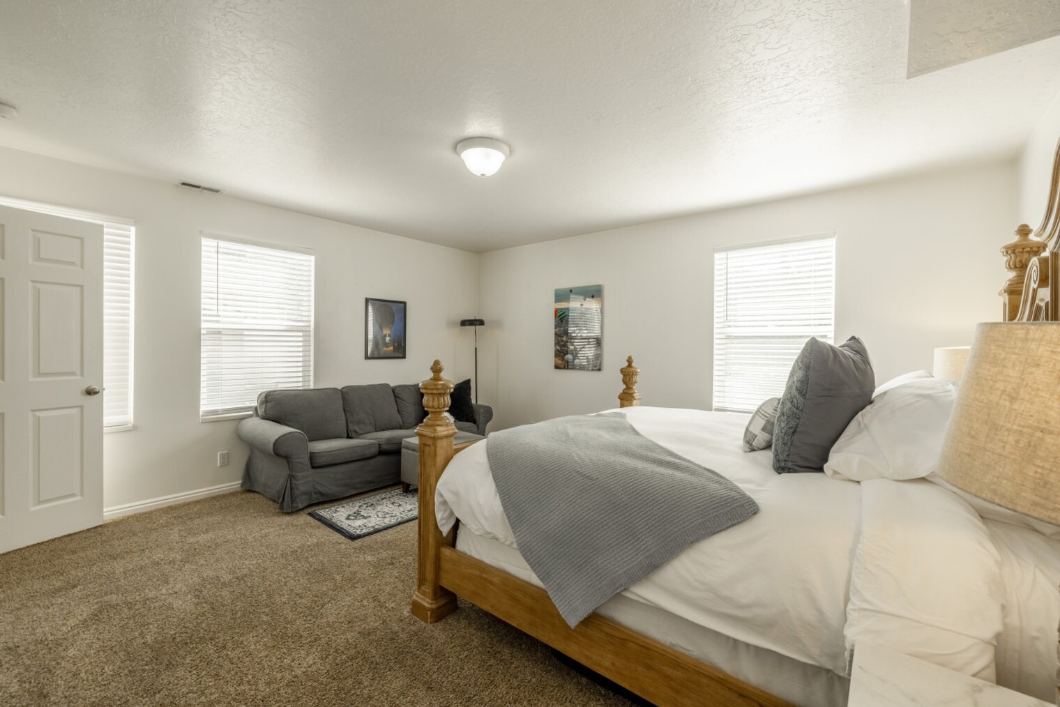 Building Photo - 924 Lowell Ave S