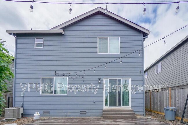 Building Photo - 11705 NE 131st Pl