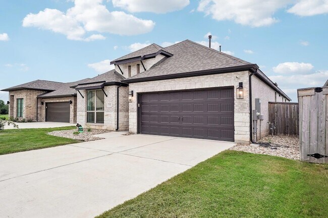 Building Photo - 133 Plumbago Loop