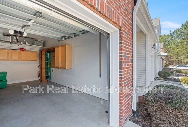 Building Photo - 285 Plaza Dr