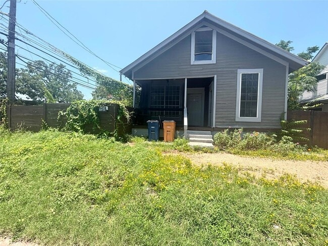 Primary Photo - 2410 E 12th St