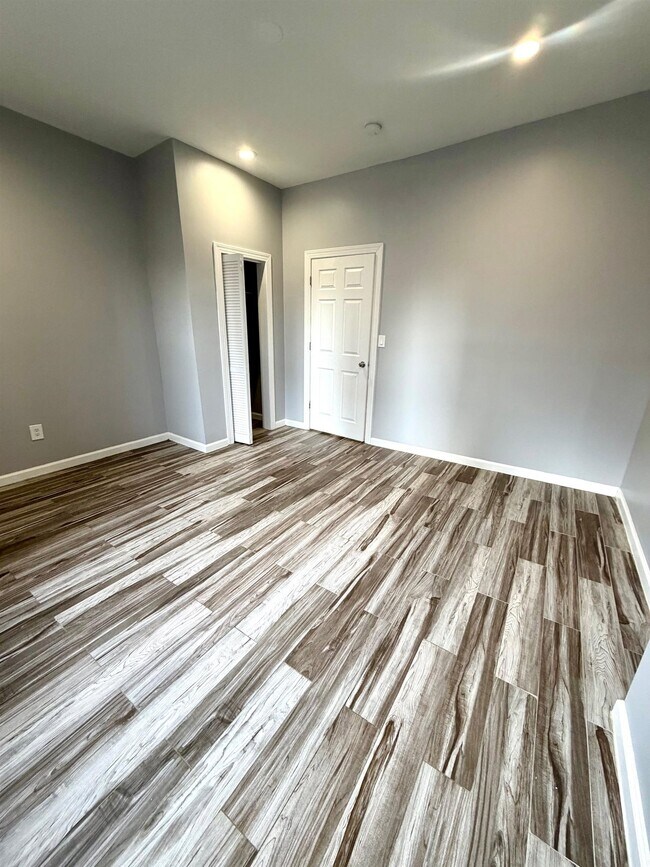 Building Photo - 644 Newark Ave