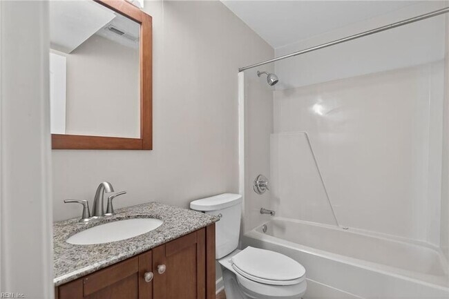 Building Photo - 5677 Rushmere Dr