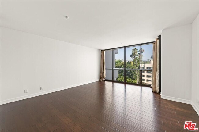 Building Photo - 10660 Wilshire Blvd