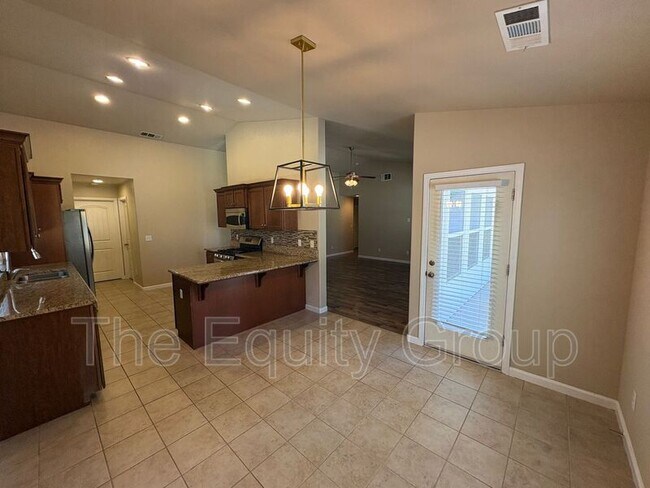 Building Photo - 3316 W Wren Ave