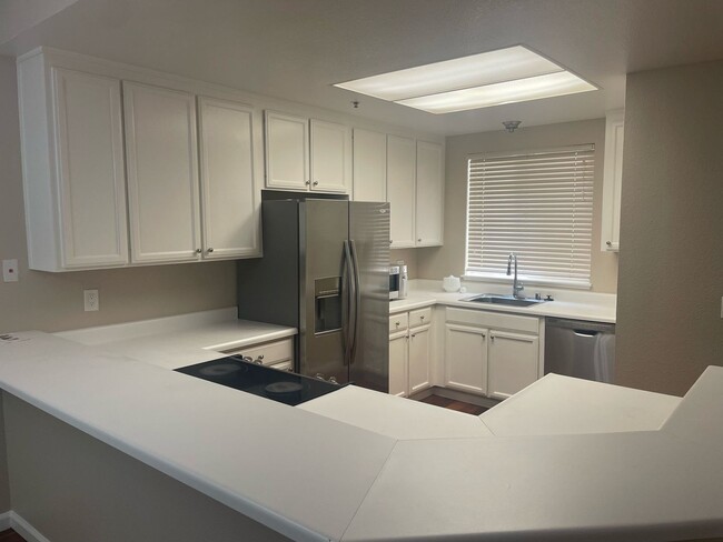 Primary Photo - SUNNYVALE - Large (approx. 1,150 sq. ft.),...