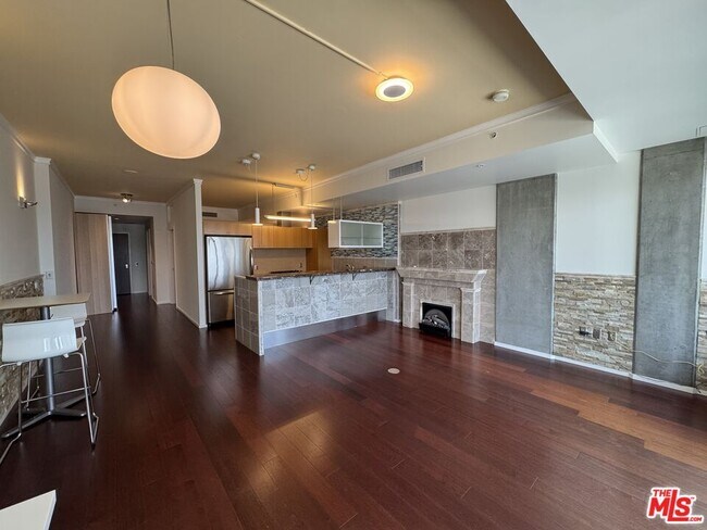 Building Photo - 1155 S Grand Ave