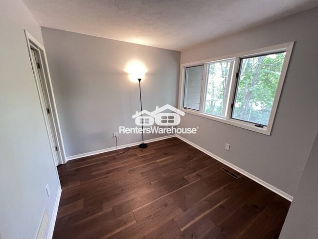 Building Photo - 2852 Kenwood Isles Dr