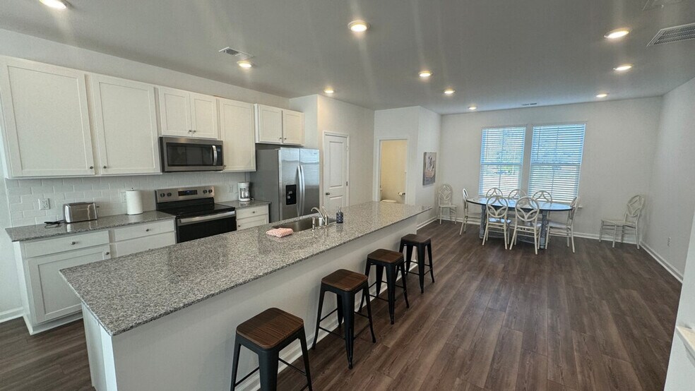 Building Photo - 134 Roxanne Dr