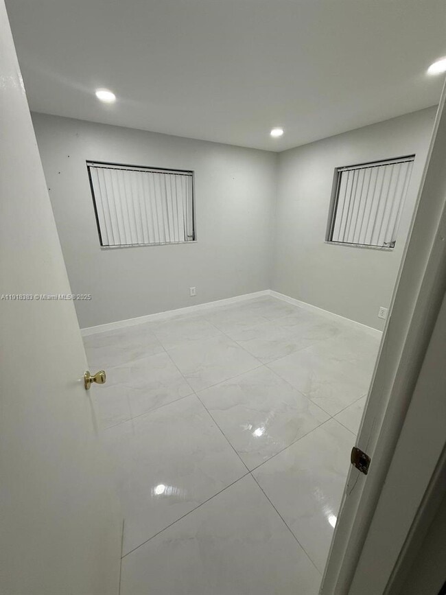 Building Photo - 2461 SW 82nd Ave