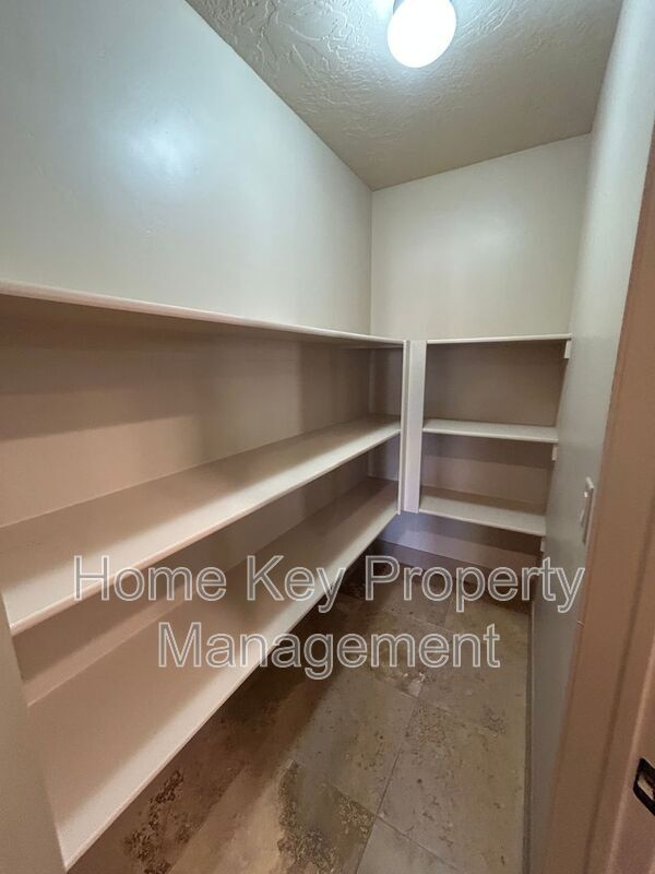 Building Photo - 157 E Foothill Dr