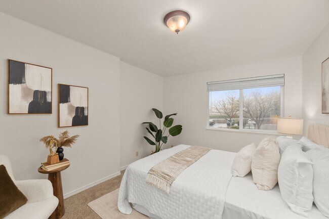 Building Photo - Charming 2 Bed/1 Bath Lake Oswego Condo in Eagle Crest Community