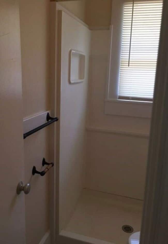 Building Photo - 2 bedroom  in St. Pete