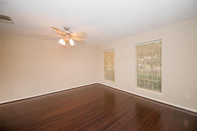 Building Photo - 3423 Hidden Creek Dr