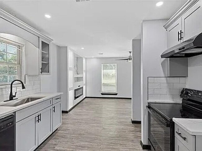 Building Photo - 3205 NW 14th St