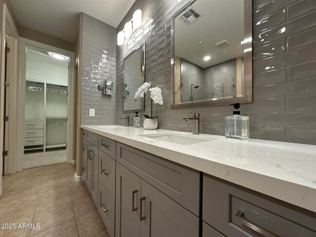 Building Photo - 11489 E Raintree Dr