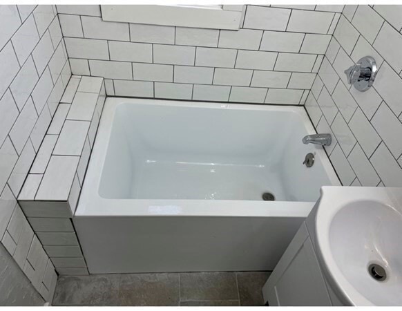 Building Photo - 266 W 6th St