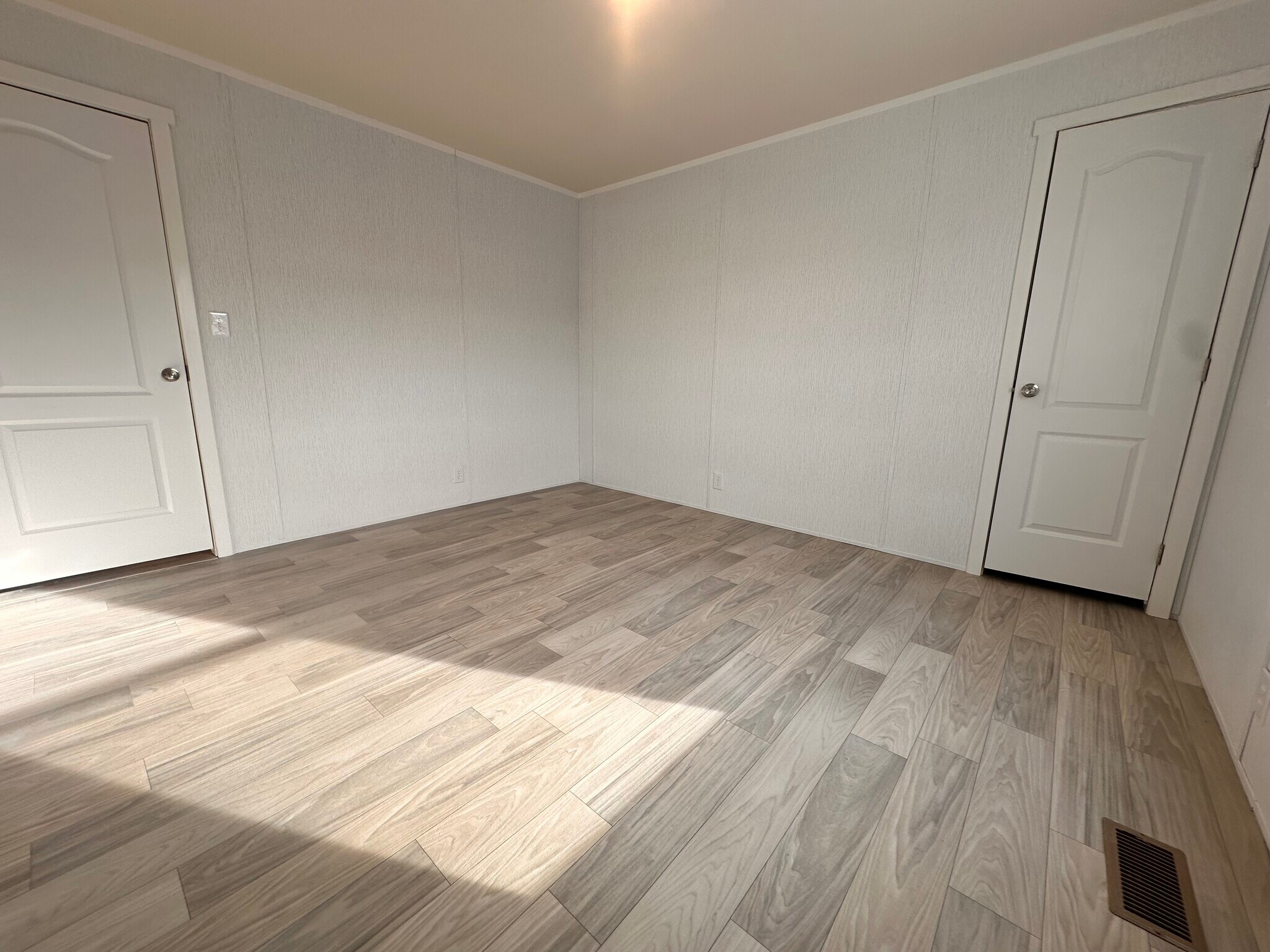 Building Photo - 26 Jubilee St