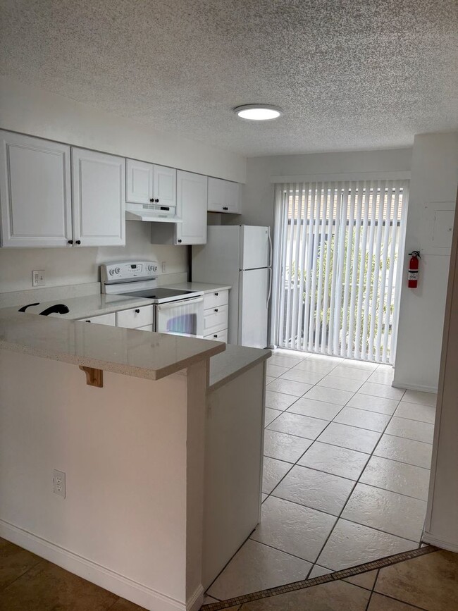 Building Photo - Newly remodeled 2/2 condo Winter Park  $300. incentive for move in by 2/15/2025