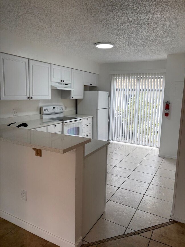 Building Photo - Newly remodeled 2/2 condo Winter Park  $300. incentive for move in by 6/15/2026